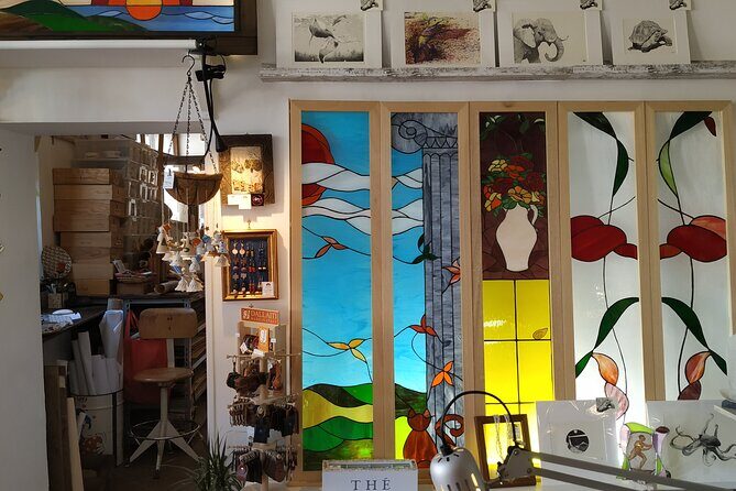 2/3 Hours Art Stained Glass Course in Trastevere - Picking your look: templates, tracing, and the art of not overthinking it