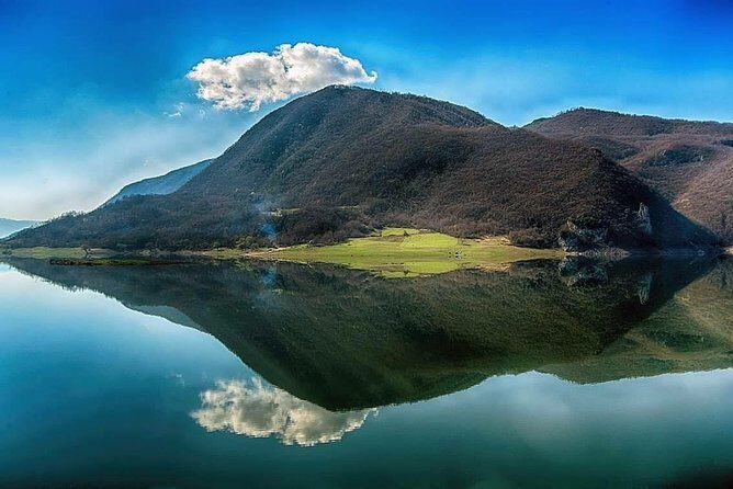 2 days: Hike the peak, Kayak the lake, visit Castle and best food - Key points to know before you go
