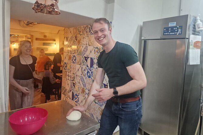 2-Hour Authentic Italian Pizza Making Class in Naples - Naples pizza class at Via Medina: the setup that matters