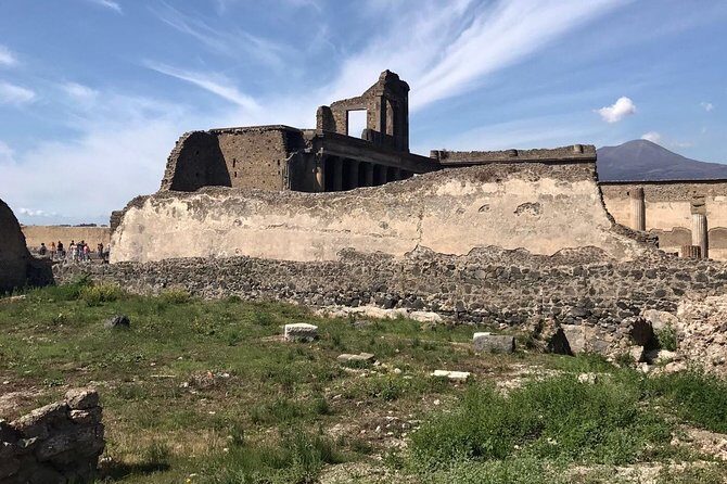2 Hours Private Walking Tour in Pompeii with an Archaeologist - Meeting at Piazza Esedra: getting oriented fast