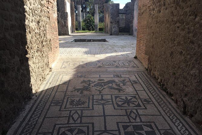 3-Hours Private Walking Tour in Pompeii with an Archaeologist - Pompeii Archaeological Park: Public Life, Private Homes, and Daily Routines