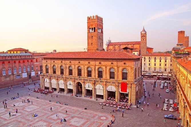 5-Day Best of Italy: Assisi, Siena, Florence, Venice and more - Day 3: Bologna’s Piazza Maggiore and the scale of San Petronio