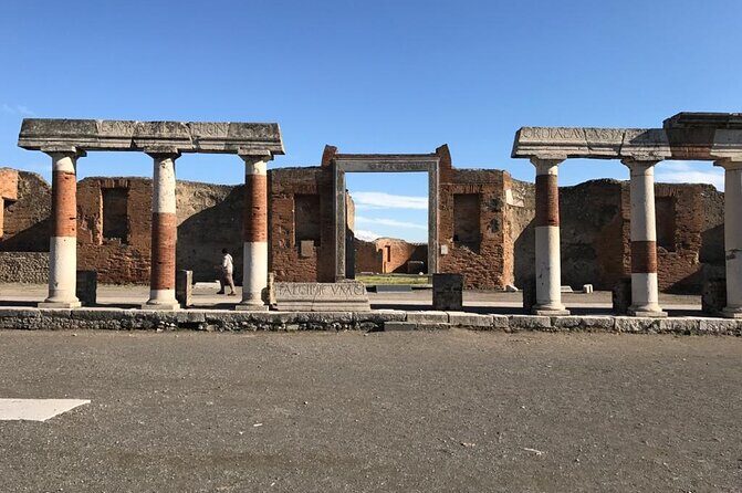 Amalfi Coast and Pompeii day tour - Sorrento for 90 minutes: lunch, coffee, and real wandering