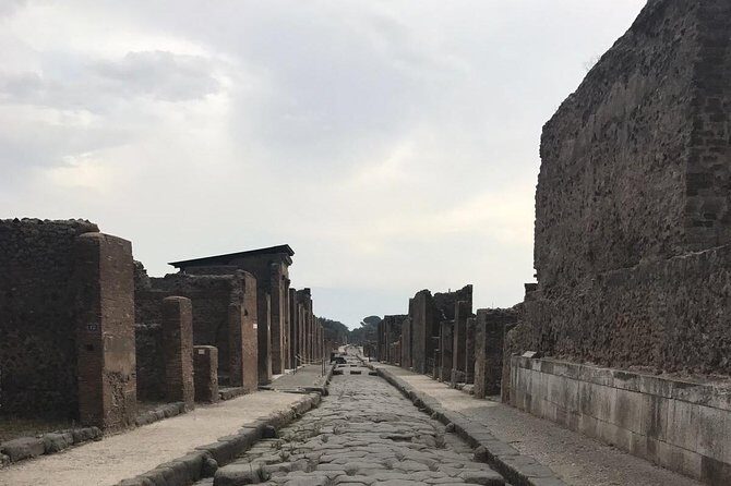Ancient Pompei in the afternoon - Tavern, Thermopolium, and the Public Spa: daily life in ruins