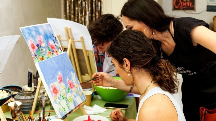 Art Workshop in Naples city centre with Aperitif - Your Naples canvas: materials, references, and hands-on coaching
