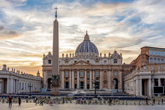 Audio Guided Tour of St. Peter's Basilica - Meeting in St. Peter’s Square and getting inside smoothly