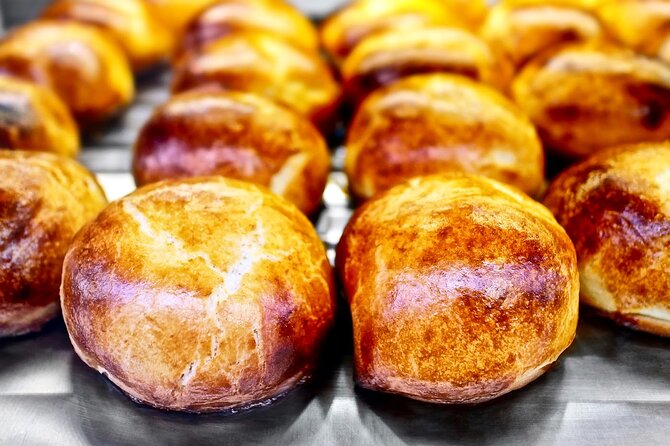 Authentic Naples Food Tour with 8+ Tastings of Pizza, Wine & More - Via Toledo to Piazza del Gesù Nuovo: Finishing Near Metro Line 1