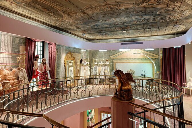 Authentic Roman shopping and fashion experience - Palazzo Montecitorio and the Egyptian obelisk: the “in-between” Rome stop