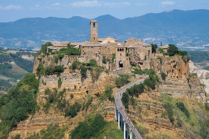 Bagnoregio & Orvieto Day Trip from Rome with Wine Tasting & Lunch - Food and wine: a realistic take on the “tasting portion” experience