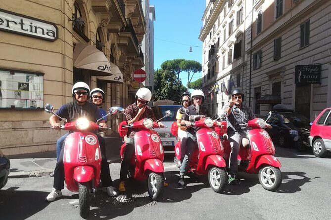 Beautiful Roma Tour on Vespa with Driver - People’s Square Pass-By and Trevi Fountain Without the Trek