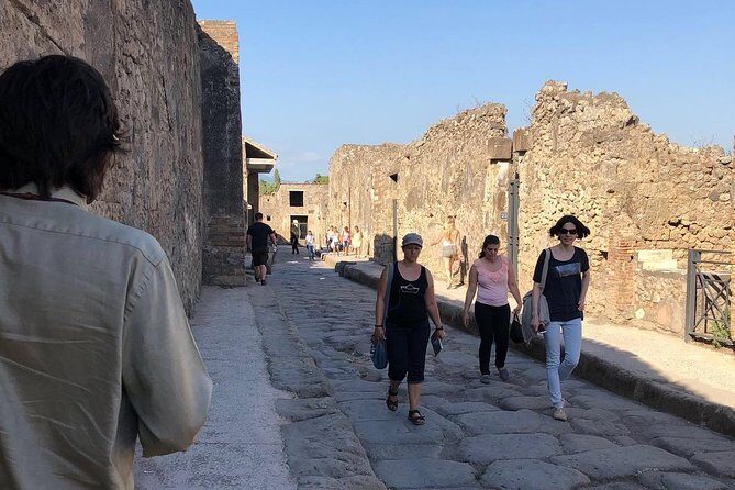 Best of Pompeii & Herculaneum: Private Tour with an Archaeologist - Herculaneum’s sweet spot: private houses, shops, and decorated rooms