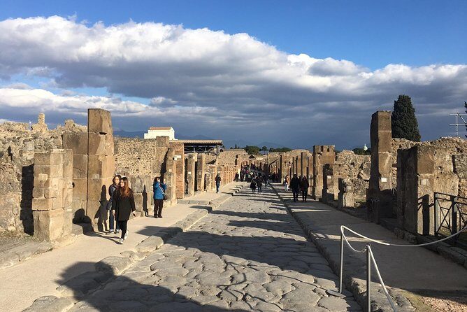 Best of Pompeii & Herculaneum: Private Tour with an Archaeologist - Price and value: what you’re paying for (and what you still need to budget)