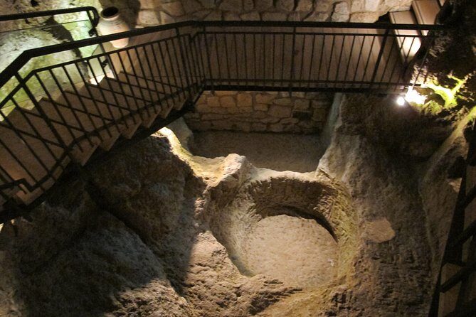 Best Orvieto Private tour with Duomo and Underground - Pozzo della Cava underground: 23 centuries of tunnels and a 36-meter drop