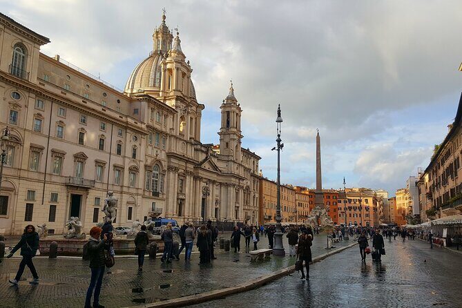 Bike Tour: The city in its heart - Getting started at Via di S. Calisto: bike, helmet, and a smooth launch