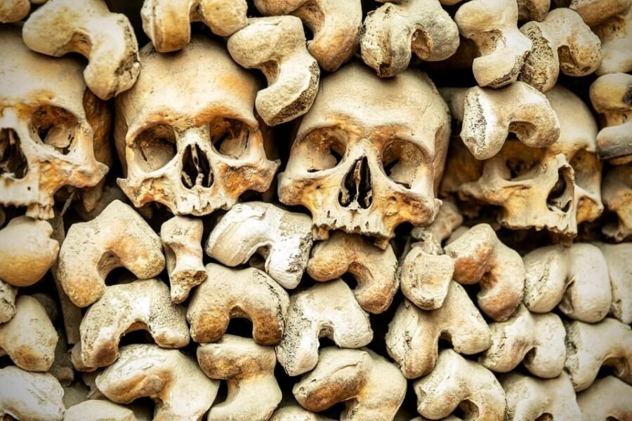 Bone Crypts & S. Clemente ENGLISH tour - tickets included - San Clemente Underground: Four Levels of Rome and a Fountain Still Running