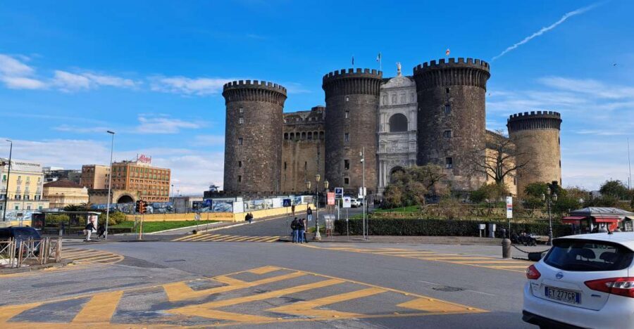 Bourbon Naples: Exclusive guide and Royal Palace pass - Where the tour begins at the Fountain of Neptune