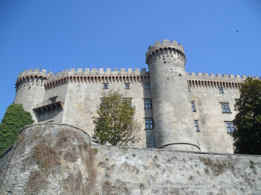 Bracciano: Odescalchi-Orsini ancient Castle Tour with Lunch - Small-group guide quality: what you should look for