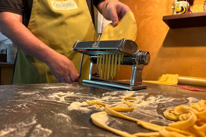 Bruschetta, Fettuccine, Gnocchi, Tiramisu Cooking Class - The spritz and snacks moment: how the evening starts
