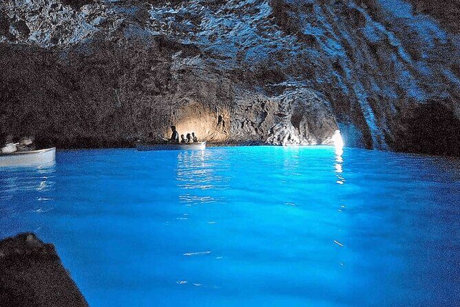 Capri by Boat: Private Tour of the Blue Grotto and Faraglioni - Green Grotto and Lover’s Grotto: light effects that actually look real