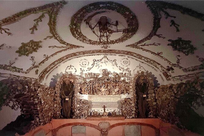 Capuchin Crypts and Dark Centre Tour - Stop 3: Trevi Fountain’s lesser-known murder tale