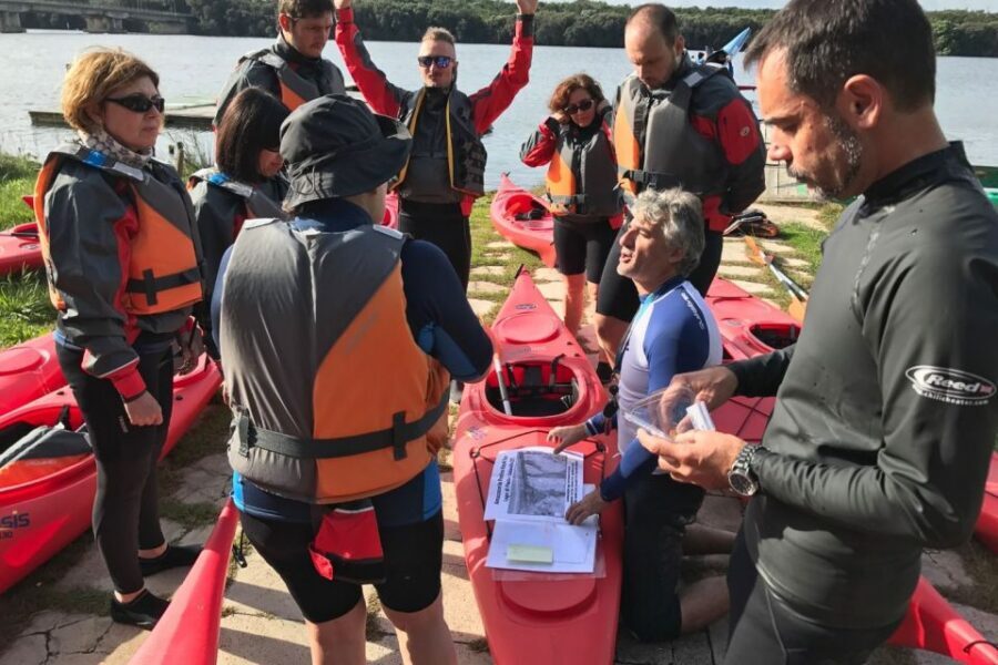 Castel Gandolfo: Kayak Food and Wine Tour - Key Things You’ll Notice on This Kayak and Food Tour