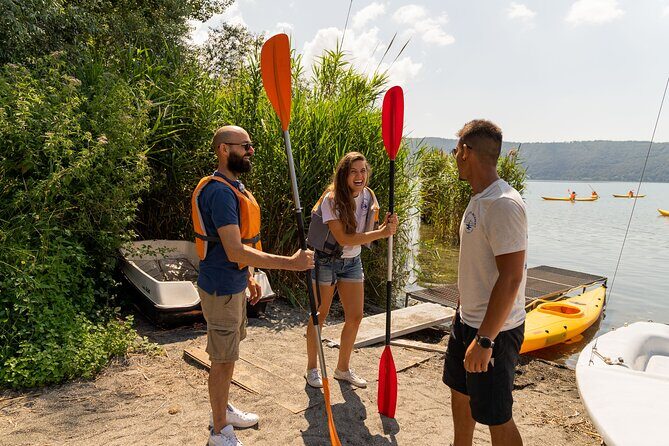 Castel Gandolfo Kayak Tour with Wine and Food Tasting - From shore lesson to real paddling: how the kayaking feels