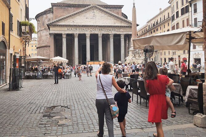Castel Sant'Angelo Pantheon & Piazza Navona Tour for Kids and Families in Rome - Kid-friendly tools that keep attention from flagging
