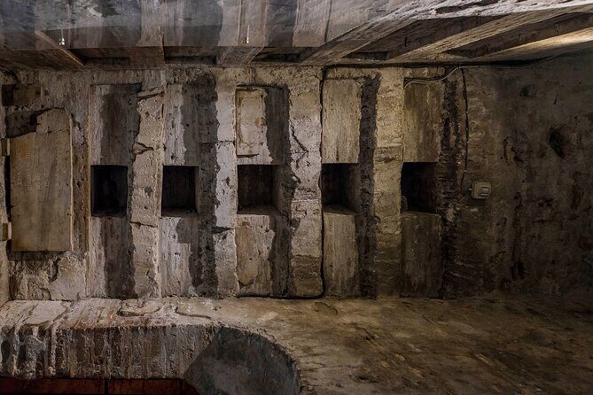 Catacombs and Appian way Tour - Walking the Appian Way: the road as a living idea
