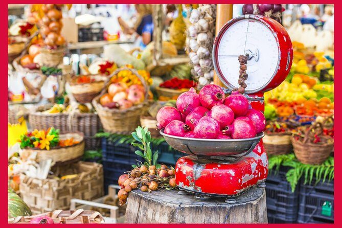 Cesarine: Market Tour & Typical Dining at a Local's Home in Rome - Entering Rome Through a Local Market First