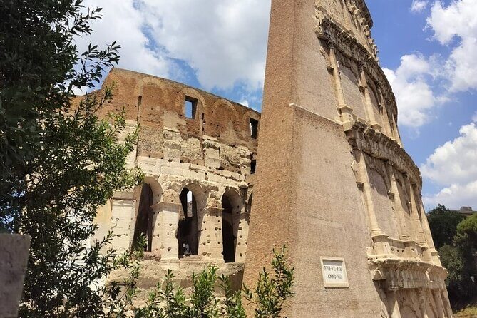 Colosseum Guided Tour in Rome - H2: Meeting at Piazza del Colosseo 21 and avoiding name-entry headaches