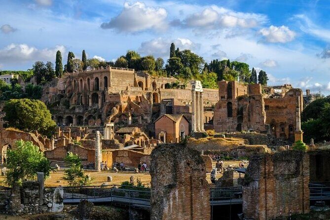 Colosseum, Palatine hill and Roman forum Access with audio guide - The audio guide: your best friend if you like to move on your own