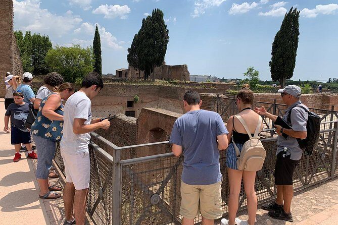 Colosseum Tour with Palatine Hill and Roman Forum - Why this Colosseum-Forum-Palatine run feels efficient