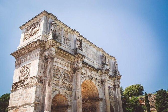 Colosseum Virtual Reality Outdoor Experience with Audioguide - VR in front of the Colosseum: what you’re really buying