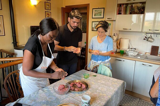 Cooking & eating with Locals in their home kitchen in Rome - Little things that make a big difference