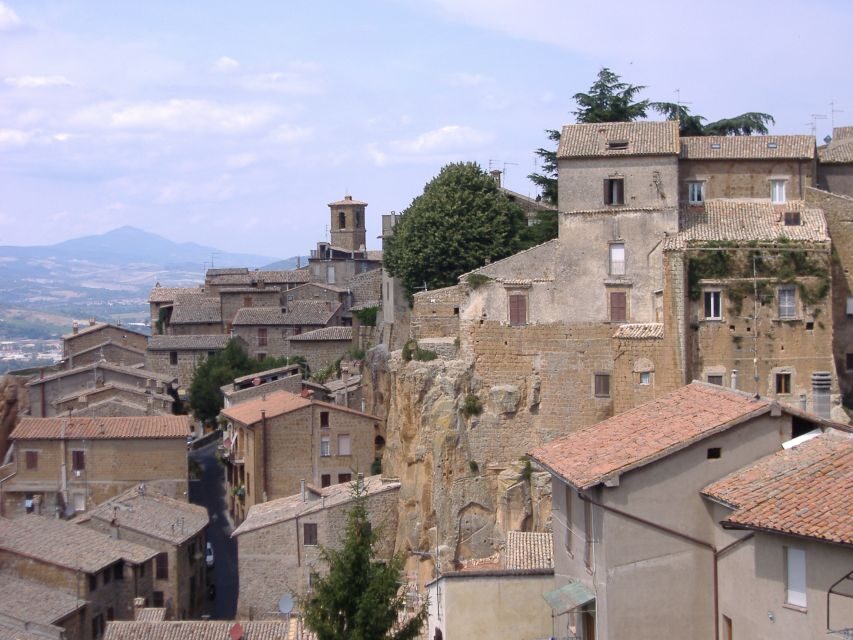 Day trip from Rome to Assisi and Orvieto - 10 hours - Deruta stops and church rules: small details that save time