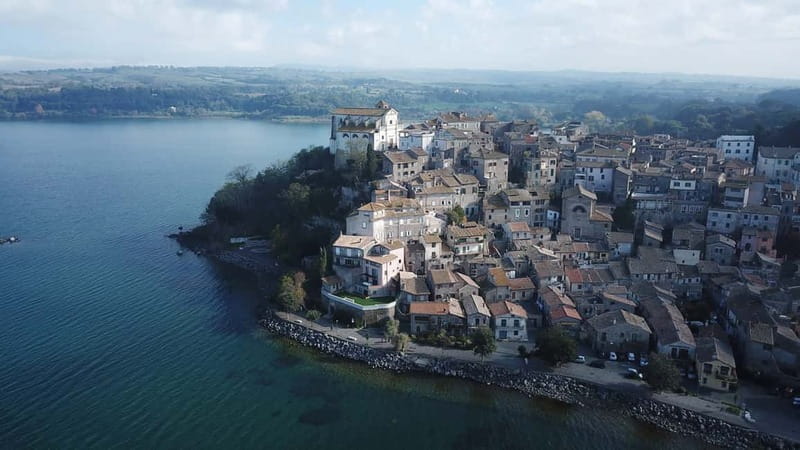 Day trip Rome: Bracciano lake, Anguillara & Trevignano Roman - The car ride that actually feels useful: Wi‑Fi/data plus a calm drive