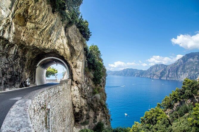 Deluxe Private Tour of the Amalfi Coast - From Naples to Meta: a photo-friendly warm-up