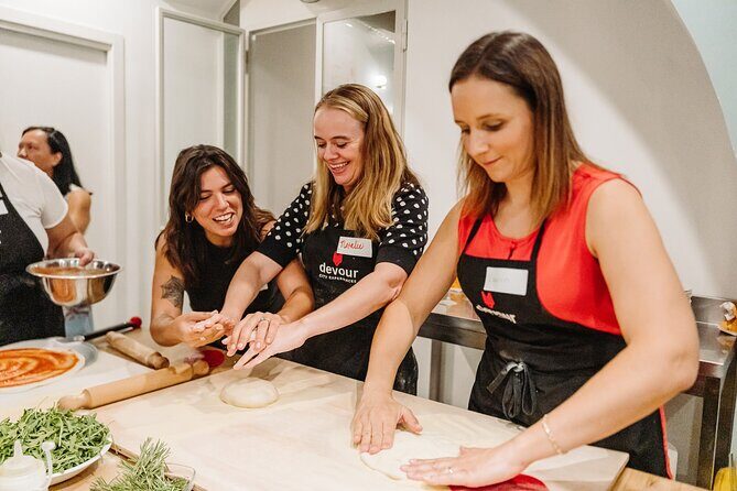 Devour Rome Wine & Pizza Making Class in Trastevere Neighborhood - Toppings, Baking, and the Moment Your Pizza Becomes Real