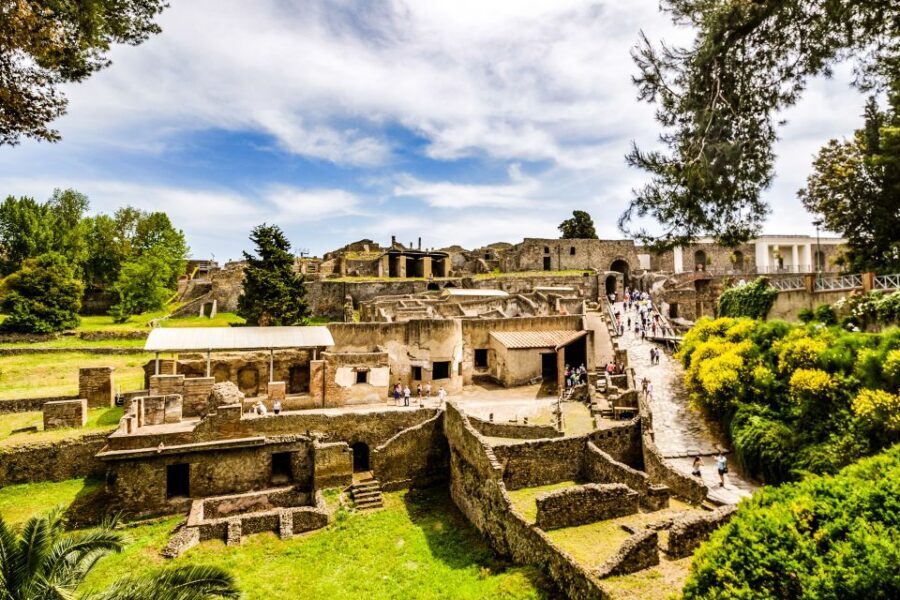 Discover Mt. Vesuvius: Private 3-Hour Tour from Pompeii - The scenic 40-minute drive up Vesuvius: what you’re paying for
