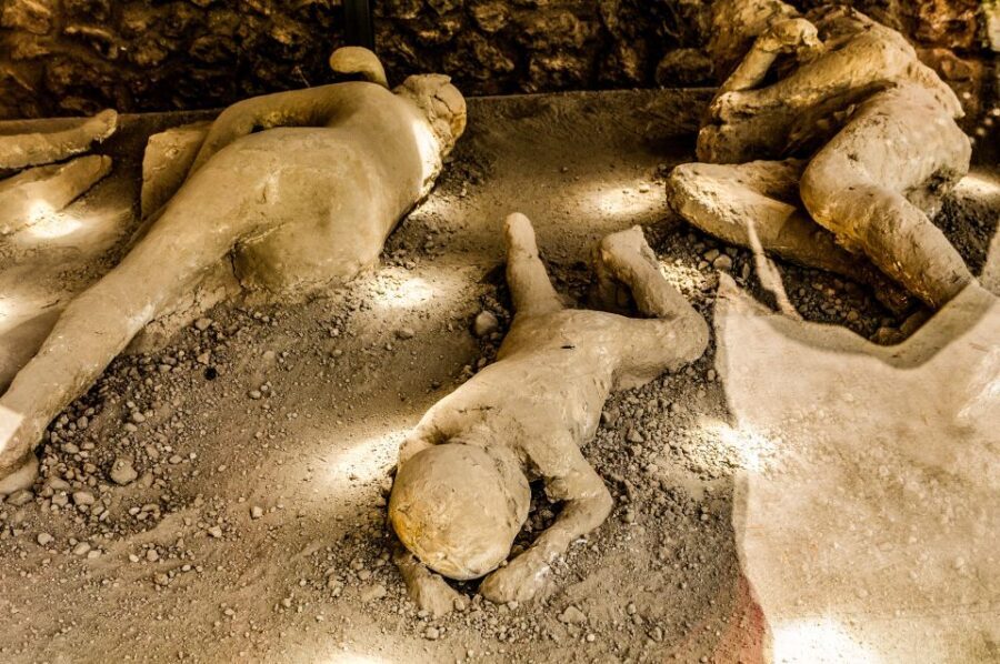 Discover Mt. Vesuvius: Private 3-Hour Tour from Pompeii - Guided crater entry: learning fast, then seeing for yourself