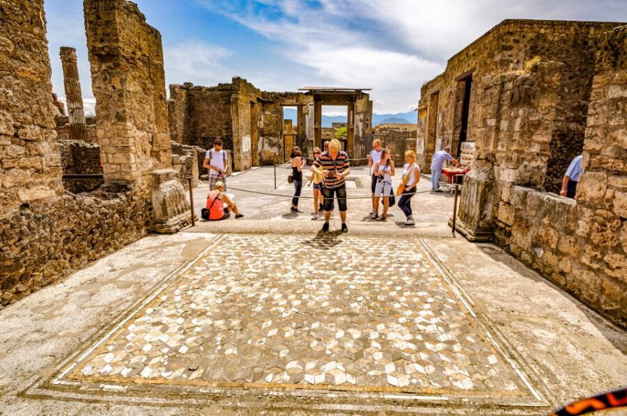 Discover Mt. Vesuvius: Private 3-Hour Tour from Pompeii - Flexibility and heat: what to expect when conditions aren’t perfect