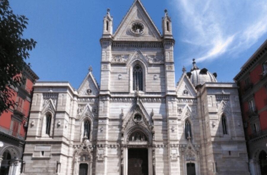 Discover Naples: Guided 3-Hour Walking Tour Through Naples - Markets and traditional street life: how to enjoy the stop without rushing
