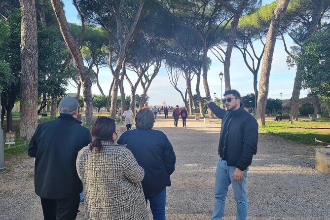 Discover Rome Highlights by Golf Cart Tour private tour - The marble statues and the coin-toss tradition