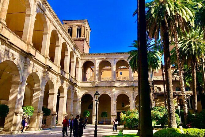 Discover Rome Private Walking Tour of Highlights and Hidden Gems - A private 3-hour route that gives you bearings fast