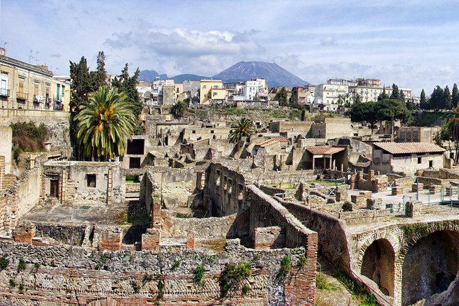 Discovering Pompeii and Herculaneum - VIP Tour with Lunch - Small-group reality: pace, questions, and the guide’s role