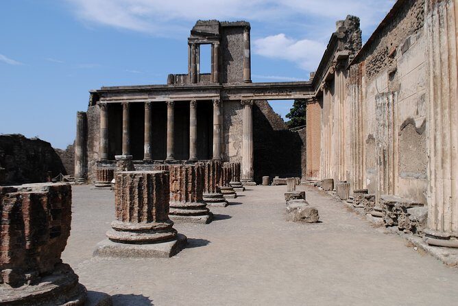 DISCOVERING POMPEII - VIP tour/Small group - Naples to Pompeii with a timed, low-stress pickup