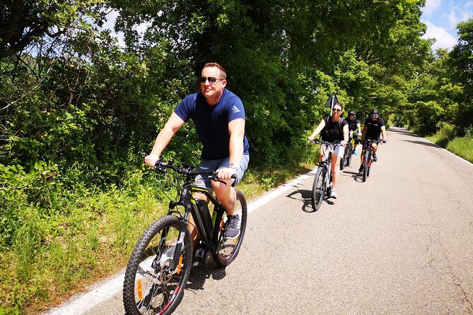 E-bike tour in Orvieto in small group: history, culture with lunch or dinner - Step into Orvieto Underground and the tuff tunnels