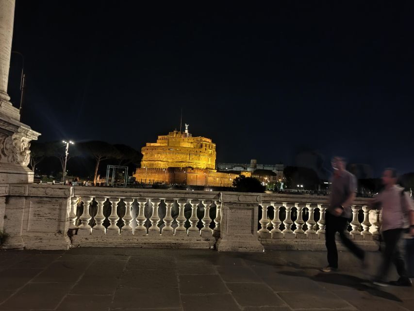 Elegant Rome by night tour and dinner in a local restaurant - Piazza Navona, Spanish Steps, Trevi Fountain: famous, but done with rhythm