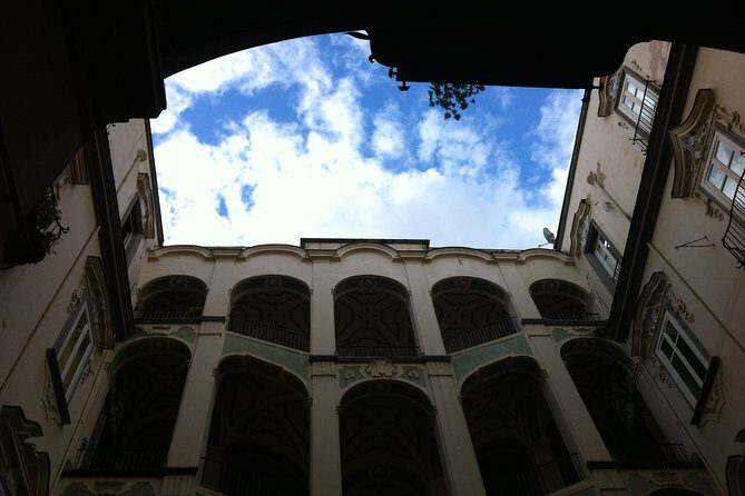 Elena Ferrante Tour (My Brilliant Friend) - Timing and Meeting Point: Start Strong at Piazza Giuseppe Garibaldi