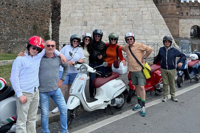 English: Vespa Tour Rome- Experience like a Roman - The 3-Hour Flow: Colosseum Area Start to Back at Centro Moto Colosseo